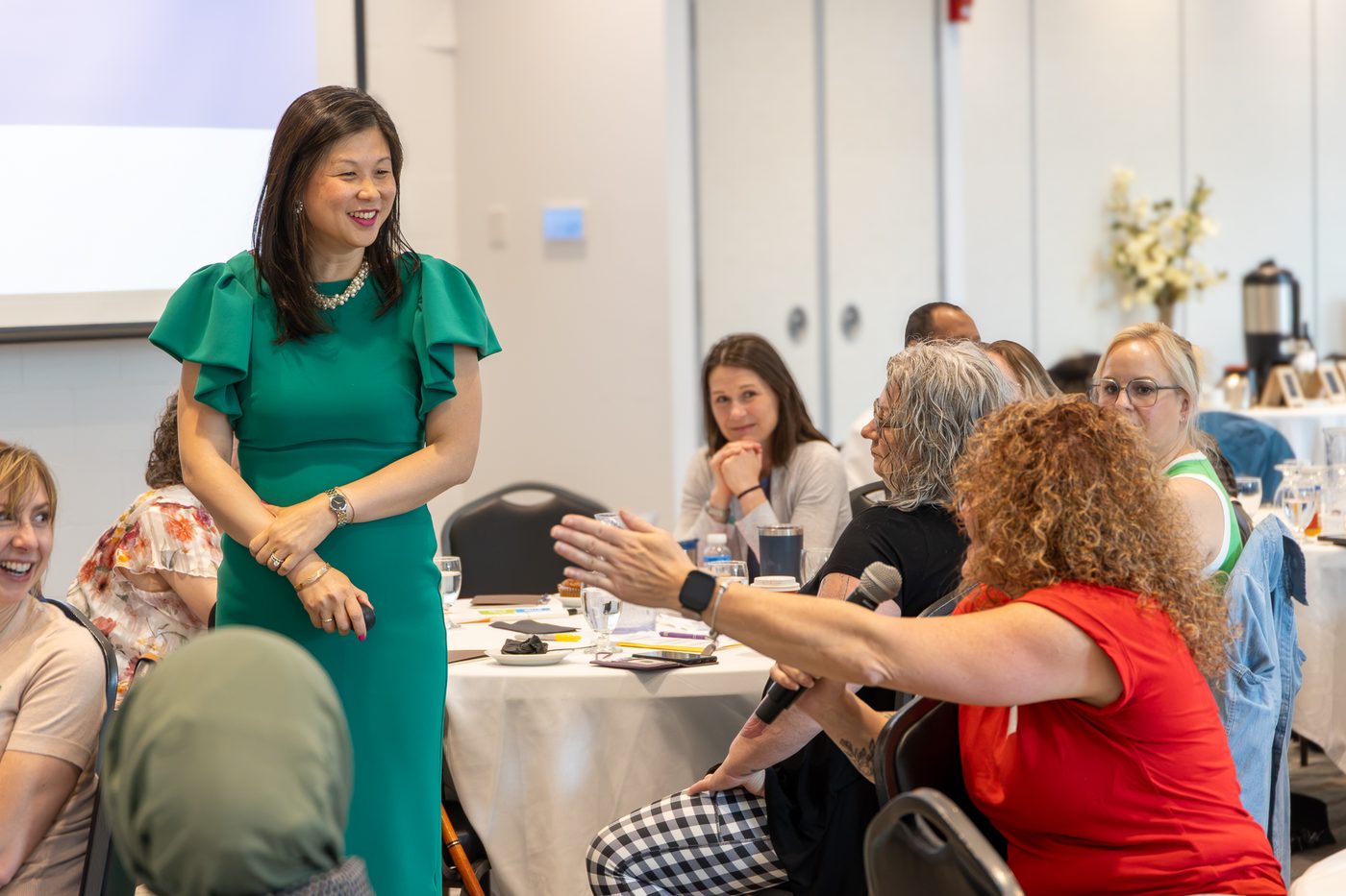 Shiyen Shu working with a leadership team